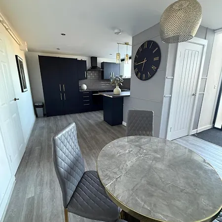 Luxury No'19 * Bradford